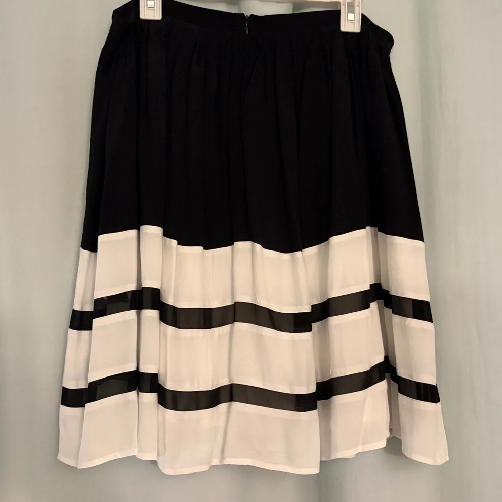 Nicole by Nicole Miller Black and White Striped Circle Skirt,‎ size 16